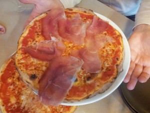 Tychy: Osteria Le Botti. Pizza Prosciutto Crudo 
