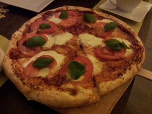 Katowice: Restauracja Pod Drewnianym Bocianem. Pizza Capriciosa