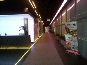 Katowice: Podążaj tym korytarzem, by dotrzeć do Industrial Cafe